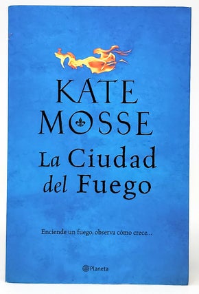 Item #9736 La Ciudad del Fuego (The Burning Chambers, Spanish Language Edition). Kate Mosse,...